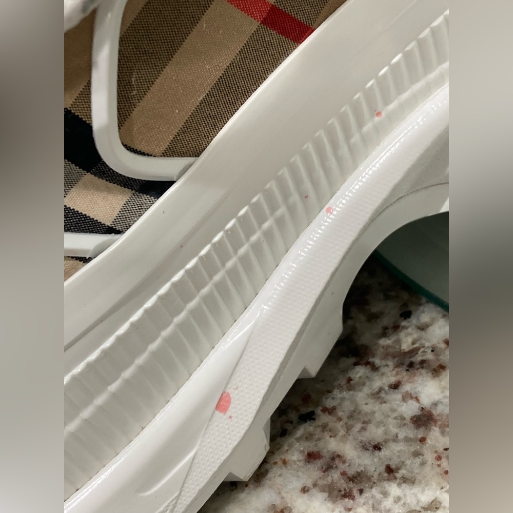❌SOLD❌Burberry Tennis Shoes - Picture 9 of 9